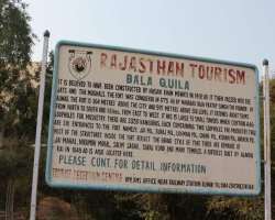 The fort was reconstructed by a Muslim Rajput ruler Hasan Khan Mewati in the 15th century The fort was reconstructed by a Muslim Rajput ruler Hasan Khan Mewati in the 15th century.